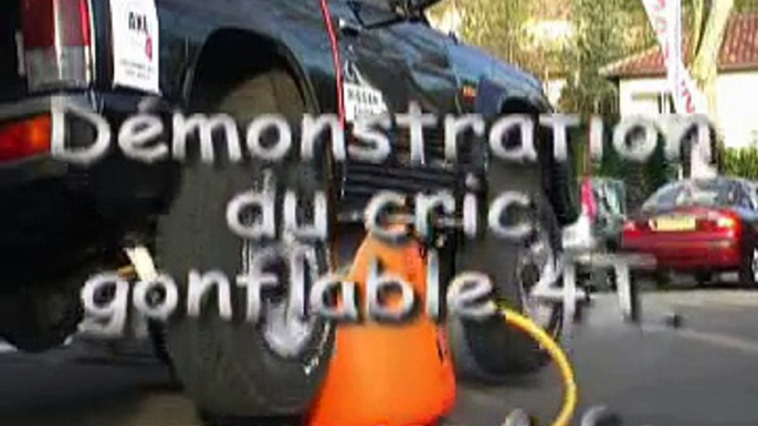 Démonstration d'un cric gonflable sur 4x4 - AXE 4 Accessoires 4x4 matériel 4x4 équipements 4x4