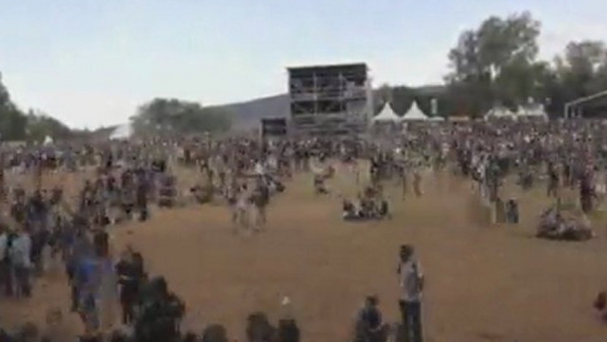 Timelapse Gaëtan Roussel eurocks 2011 dis moi encore que tu m'aimes foule public