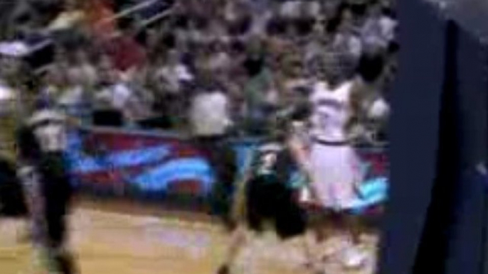 NBA Joe Johnson throws a wonderful pass to Josh Smith, who f