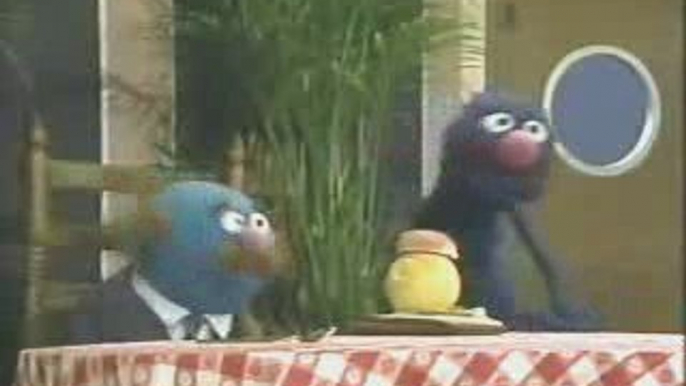 Classic Sesame Street - Grover The Waiter's Poet Memory