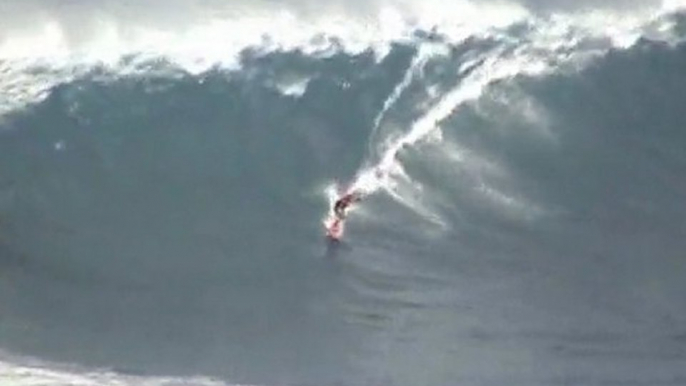 Epic Big Wave Tow-in Surfing at Jaws, Maui December 7, 2009