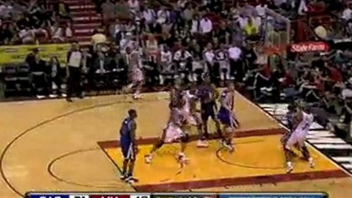 Dorell Wright throws a pass, it bounces off Jermaine O'Neal