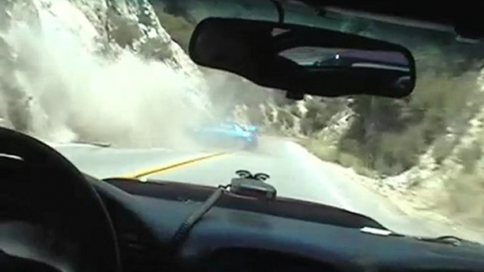 Crash d'une subaru dans les rochers