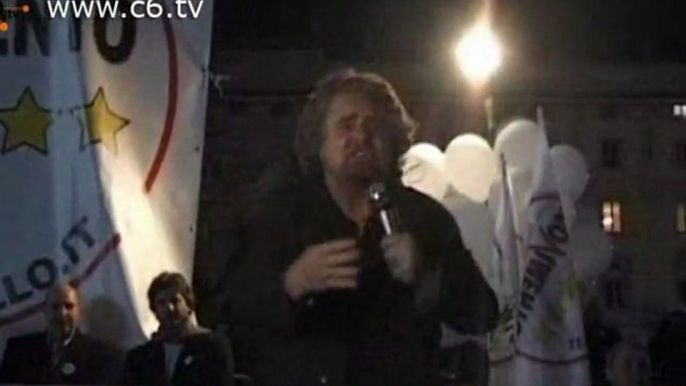 MoVimento 5 stelle: Beppe Grillo in Piazza Duomo