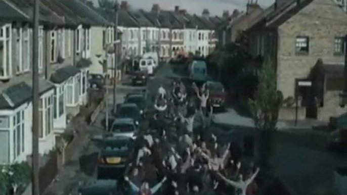 Green Street Hooligans - I'm forever blowing bubbles