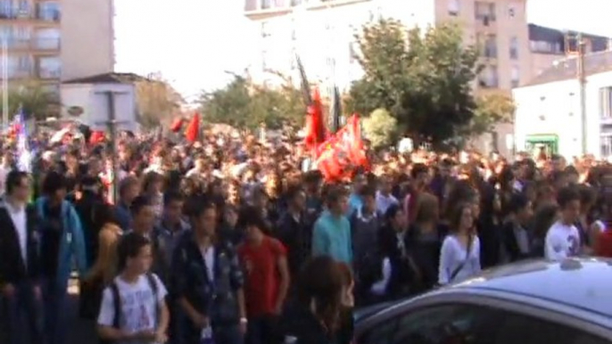 Cortège jeunes, manifestation du 12-10-10 à la Roche sur Yon