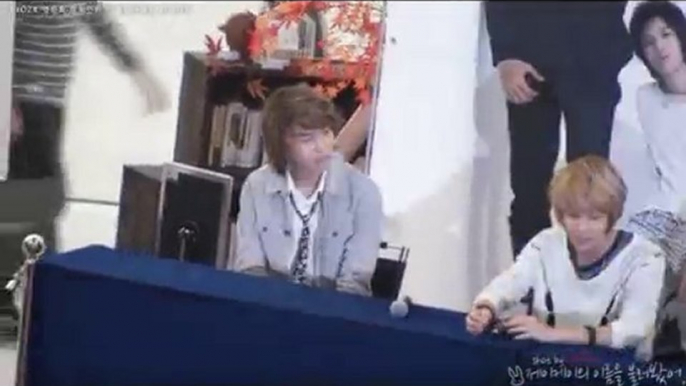 [Fancam] SHInee {Onew Focus} at Fansign 101024