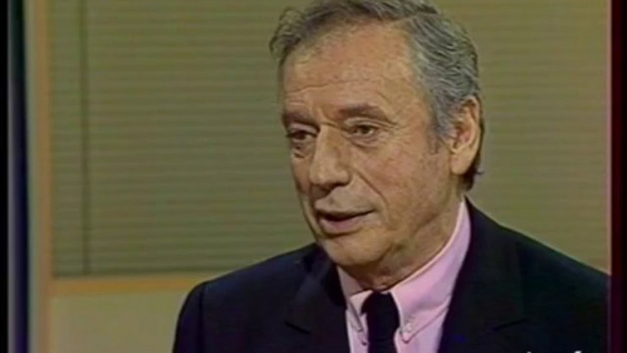 Yves Montand présente son film " trois places pour le 26" - Archive INA