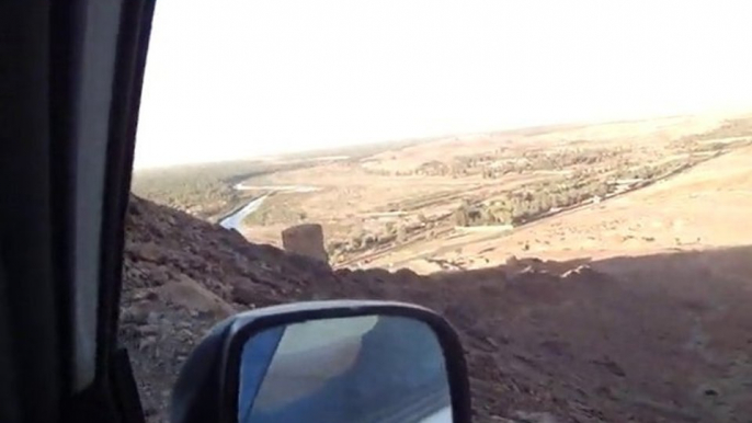 Karim sur la piste du djebel de Zagora