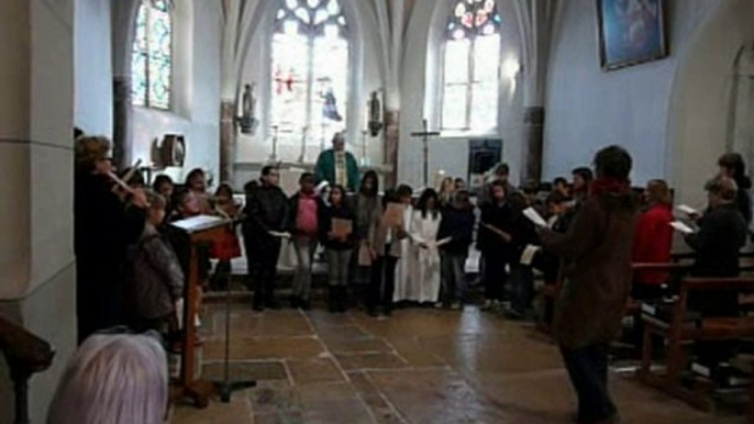 chant d'envoi par la chorale des enfants du caté