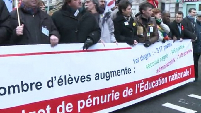 Faible mobilisation contre les suppressions de postes à l'école