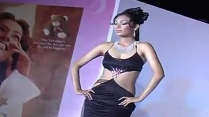 Check Sexy Babes Walks The Ramp At D'Damas Fashion Show