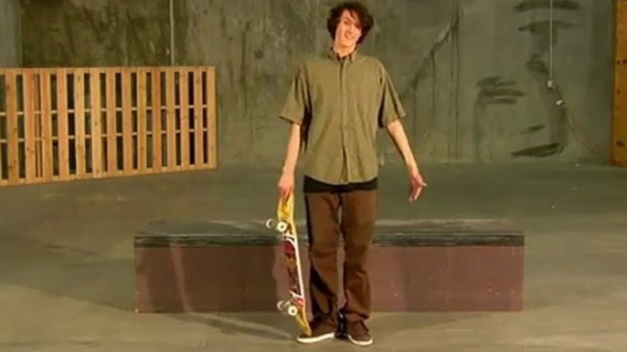 Skateboarder EVAN SMITH TRICK TIP - BACKSIDE 180 NOSEGRIND