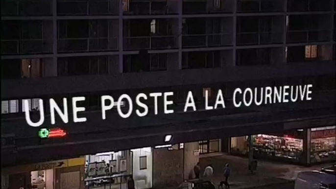 Une poste à la Courneuve, année : 1994, réalisation : Dominique Cabrera, habitants des 4000 HLM cités