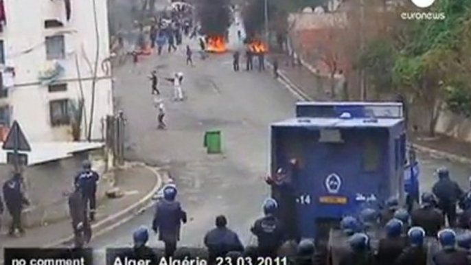 Youths clash with riot police in Algiers - no comment