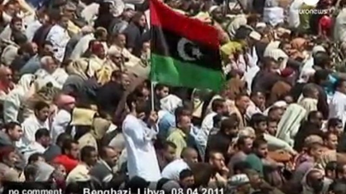 Libyan rebels stop for Friday prayers - no comment