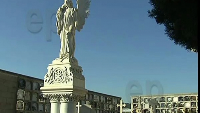 El cementerio de Arenys reune figuras de escultores