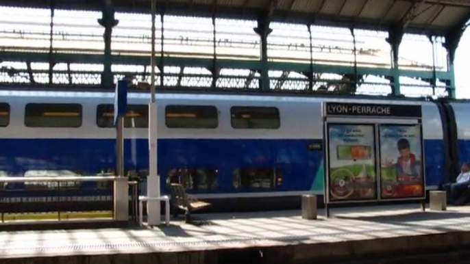 SNCF - TGV partant de Lyon - Perrache pour Paris - Gare de Lyon