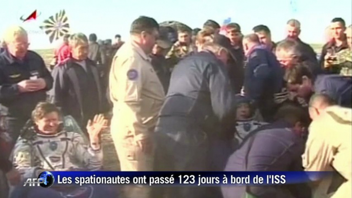 Retour sur terre de deux cosmonautes et un astronaute de l'ISS