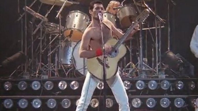 Queen - Crazy Little Thing Called Love (Live)