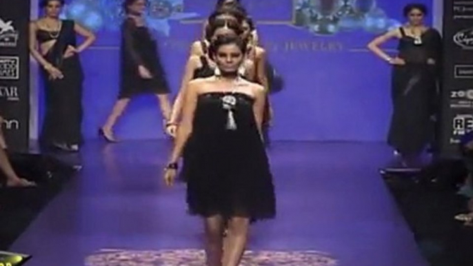 Very Sexy Babe In Sexy Black Attire At IIJW 2011