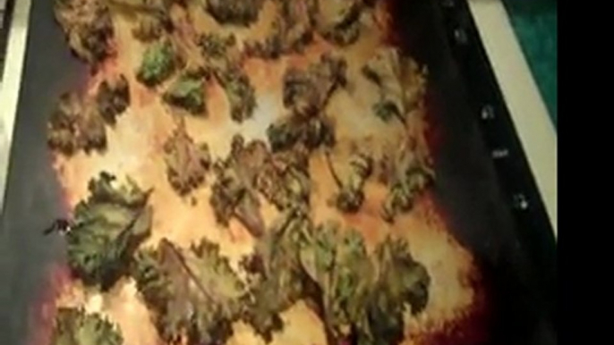 How to Make Baked Kale Chips (Recipe Included)