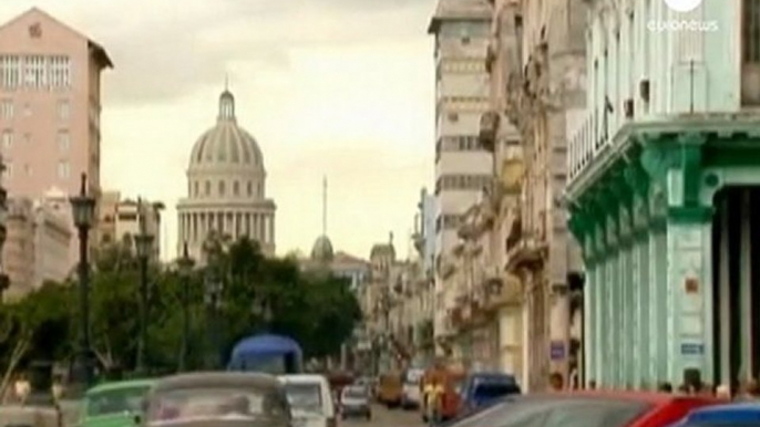 Cuba's Castro approves prisoner amnesty