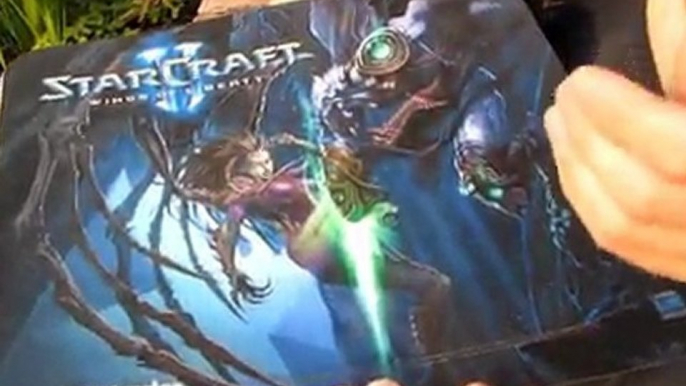 SteelSeries Kerrigan vs Zeratul Starcraft II QCK Mouse Pad Unboxing & First Look Linus Tech Tips