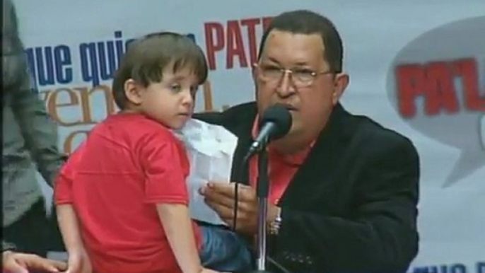Niño sorprende al presidente Chávez en cadena nacional