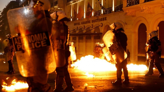 Nik The Greek - Greece anti-austerity protests lead to the absolute chaos while Athens burns (12 February 2012 footage)