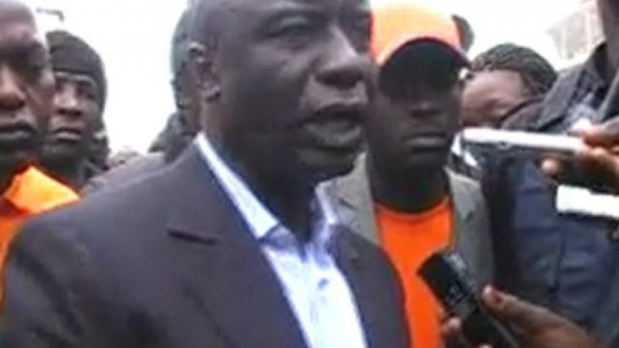 VIDEOS Idrissa Seck fait face au commissaire Arona Sy