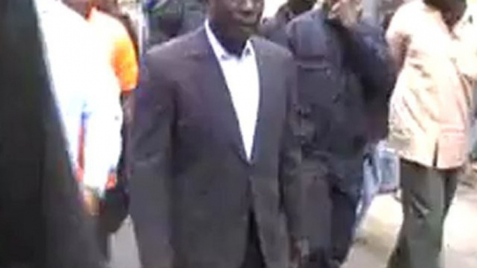 VIDEOS & DIAPO Idrissa Seck fait face au commissaire Arona Sy