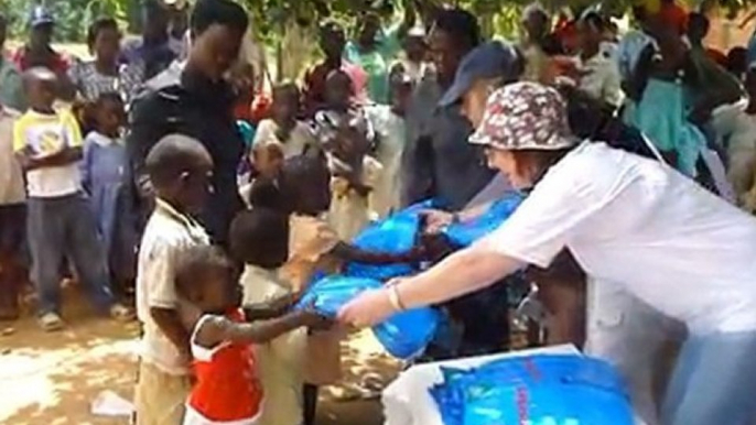 Uganda, Bujako Island: Bednet distribution