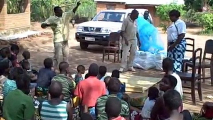 Malawi, Mulanje District, Chambe: Bednet distributions