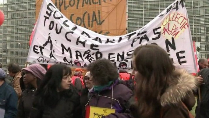 Austérité: les syndicats européens sonnent l'alarme à Bruxelles