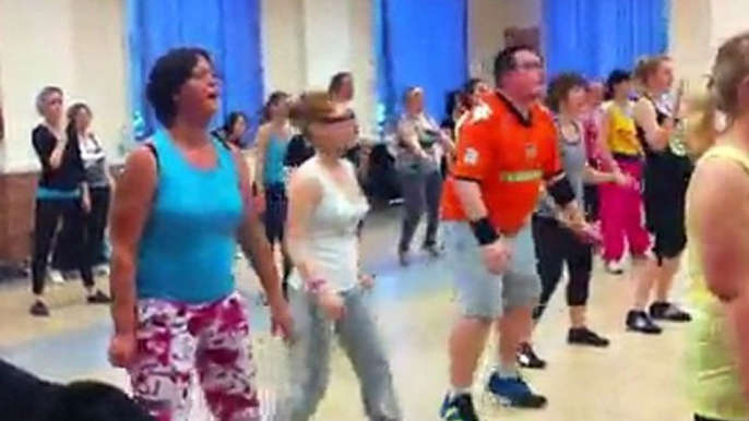 Lili Zumba :  LMFAO - I'm S*** and I Know it - encore et toujours ( Cours Esquerdes)