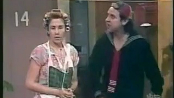 CHAVES - Florinda dá um tapa na cara de Seu Madruga