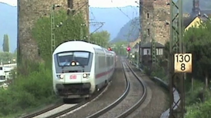 IC Intercity Express BR110 BR 110 Baureihe DBAG DB Deutsche Bahn Oberwesel Rhein linke Rheinstrecke Eisenbahn Railways Rhine German Germany Deutschland deutsch Railroad Güterzug Zug Train Lok loco Lokomotive locomotive Güterwagen Regio Güterverkehr tra