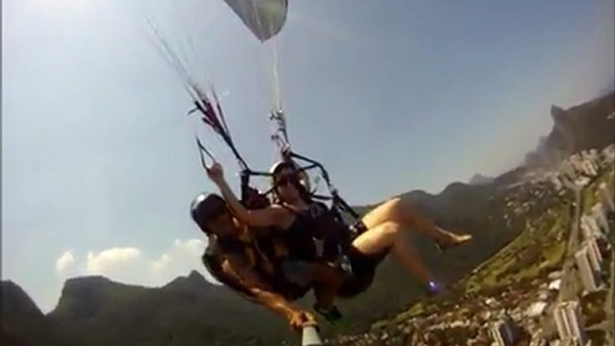 Paragliding in Rio, em protuguês:  Parapente no RJ.