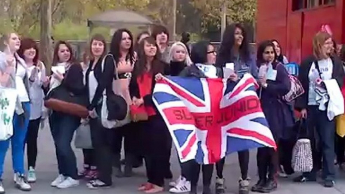 "Sorry Sorry" (Super Junior) avant les Soundcheck - Super Junior au Zénith de Paris (6 Avril 2012)