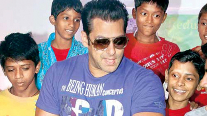 Salman Khan Brings A Smile To Slum Kids' Life - Bollywood News