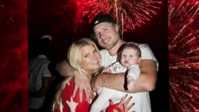 Jessica Simpson Tweets Festive Holiday Pic of Family