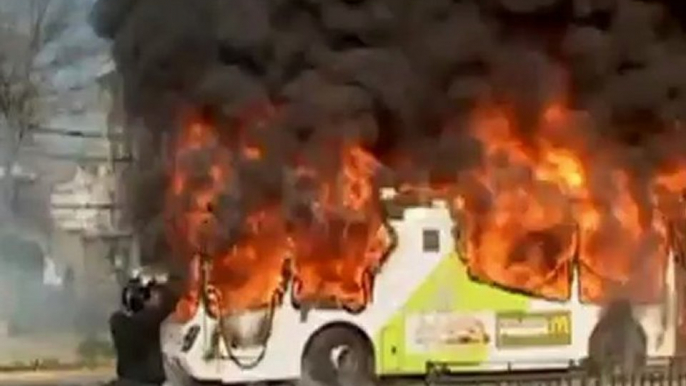 Chilean students set buses ablaze, clash with police demanding reforms