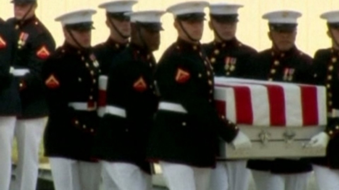 Obama vows to "stand fast" as caskets from Libya return