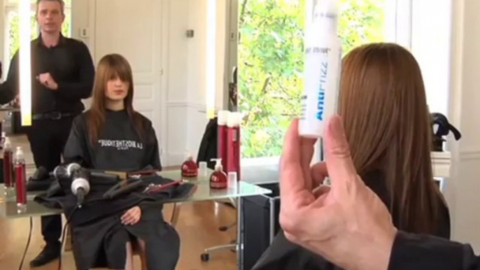 Vidéo coiffure : une coupe de cheveux tendance sur cheveux longs !