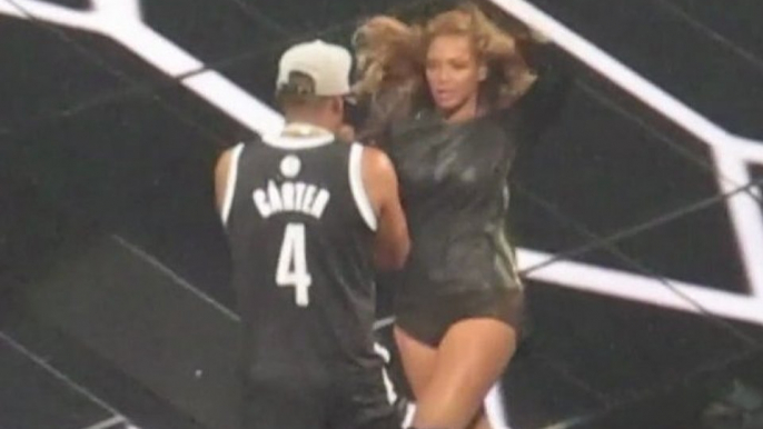 Jay-Z Takes the Subway to His Concert and Beyonce Joins Him Onstage