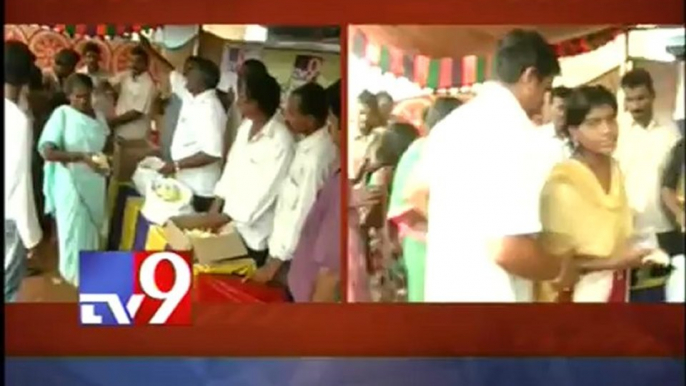 TV9 distributes food packets in Vizag