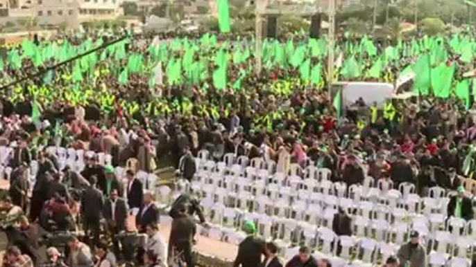 Gazans mass for Hamas anniversary