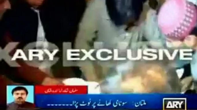 PTI workers attack on dinner after press conference in Multan