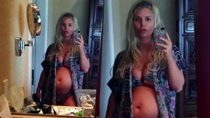 Jessica Simpson Shows Off Her Baby Bump in a Bikini